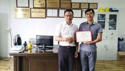 卓逸鋁業公司與嘉興南洋學院簽訂產學研合作協議